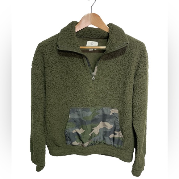OFFLINE By Aerie TeddySherpa Olive Green W/Camo 1/4 Zip Jacket‎ Size M